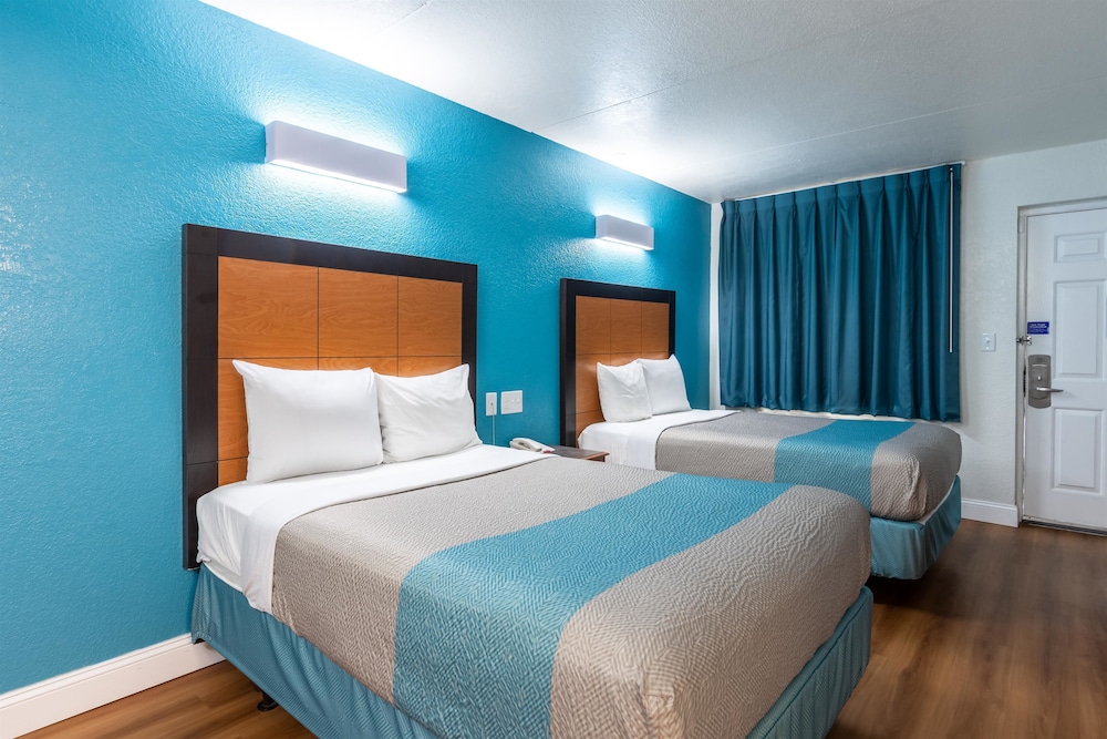 Deluxe Room, 2 Double Beds, Accessible, Non Smoking photo 3