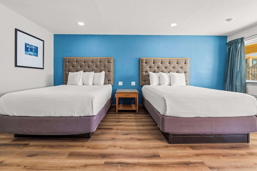 Standard Room, 2 Queen Beds, Non Smoking photo 1