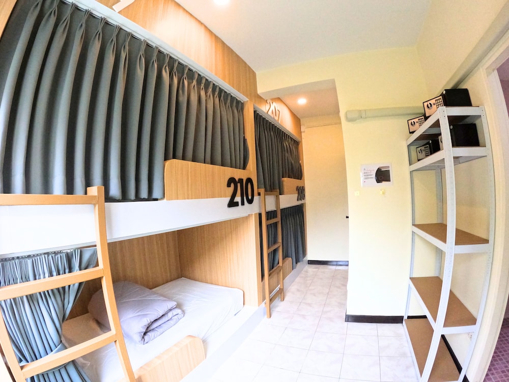 Mixed 4 beds Dormitory 1 photo 3