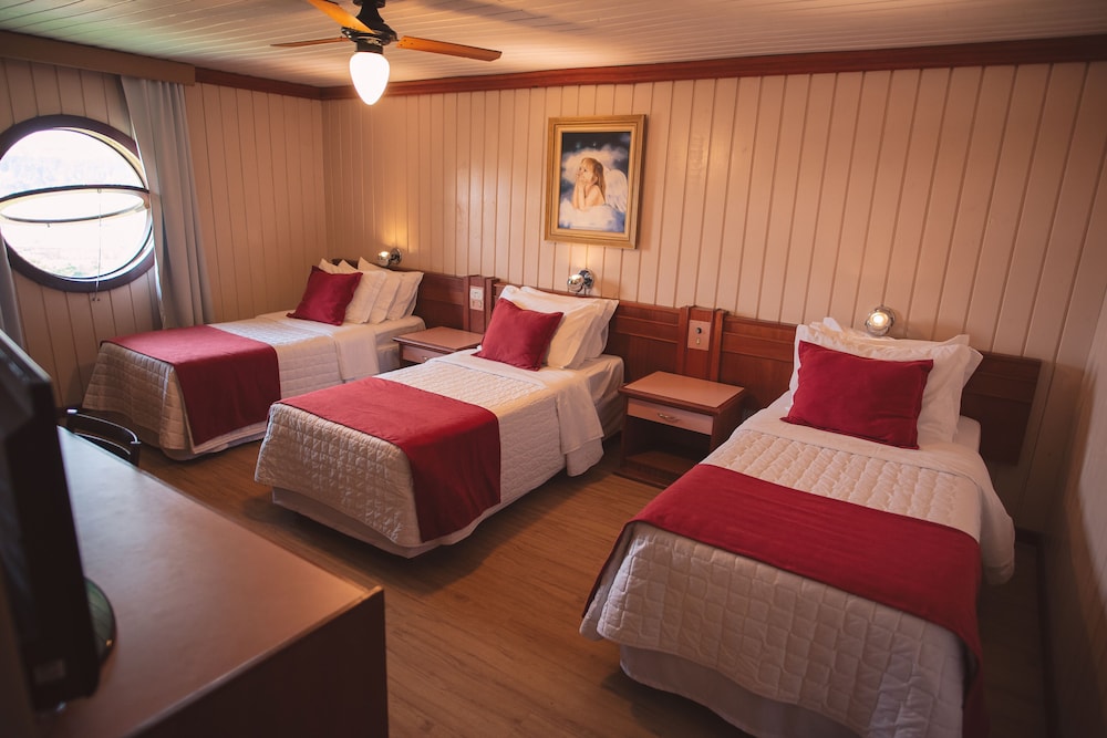 Family Quadruple Room photo 2