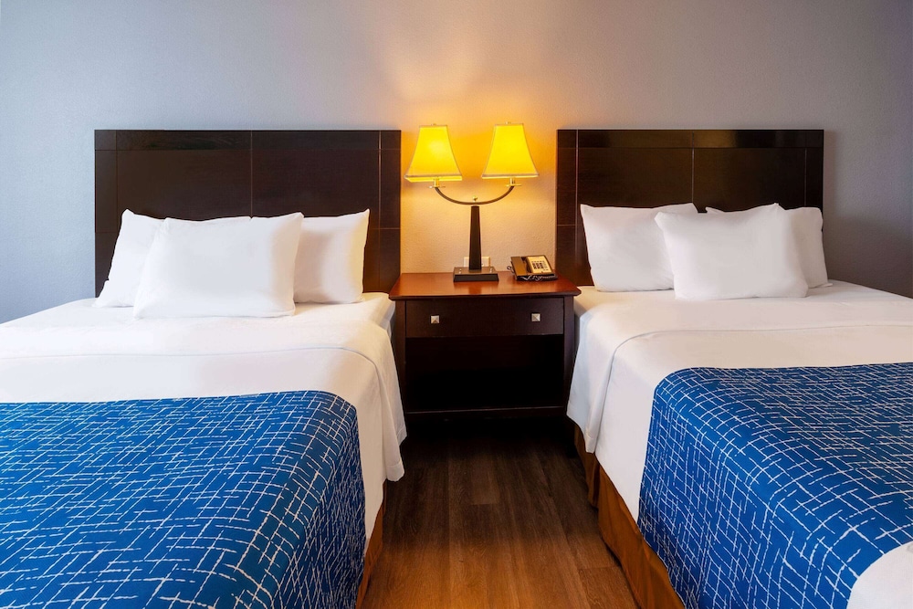 Room, 2 Queen Beds, Non Smoking - Photo 3