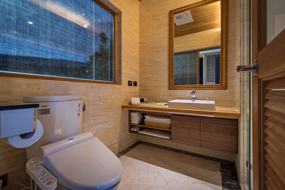 Panoramic Quadruple Room photo 3