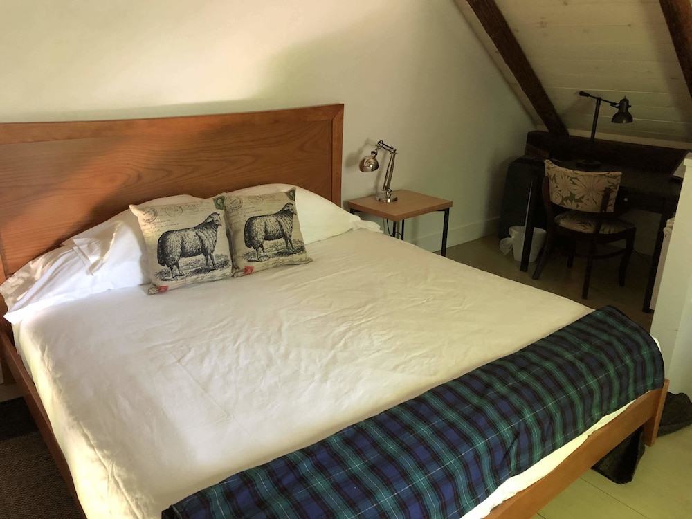 Room, Private Bathroom (Sheep Barn 3)