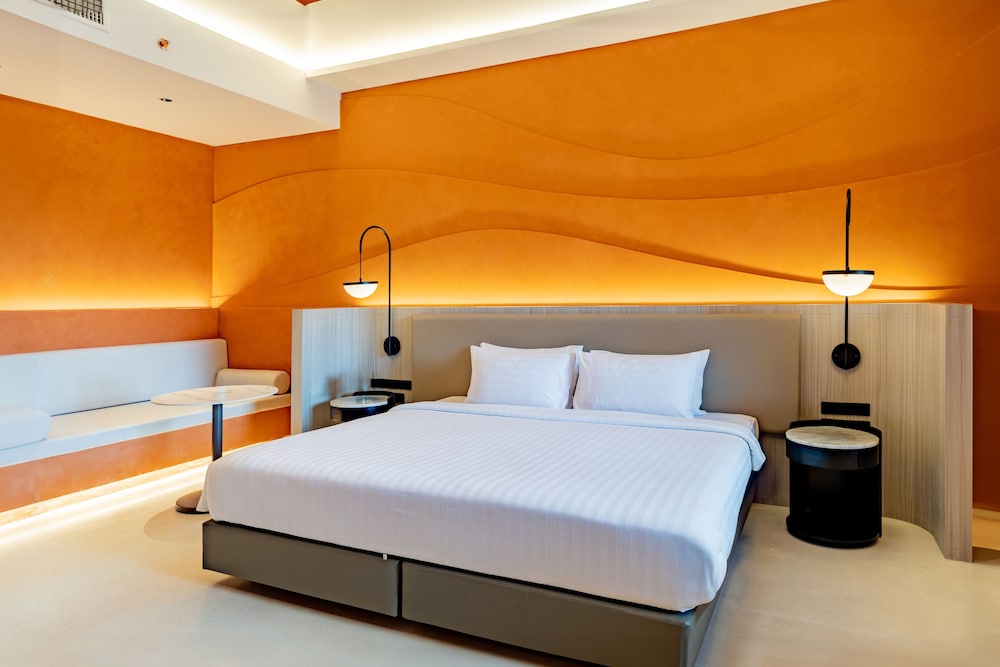 Deluxe Pool Suite With Dinner thumbnail 6