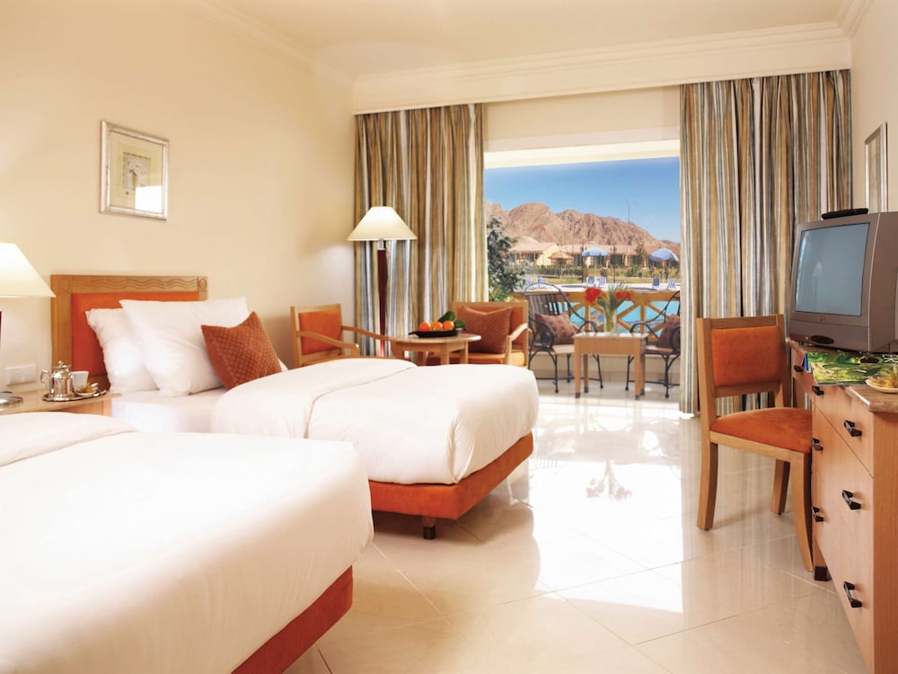 Classic Twin Room, 2 Twin Beds, Pool View