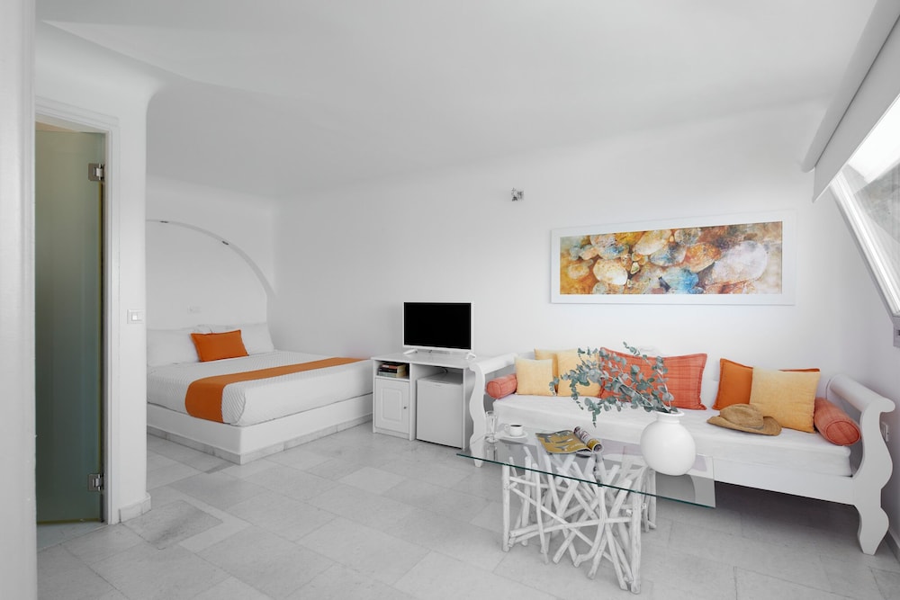 Junior Suite ( Caldera View) - Photo 11