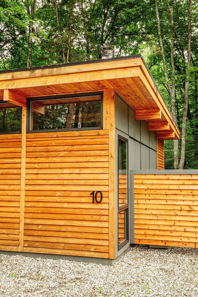 Deluxe Suite, Private Bathroom (Suite 10)
