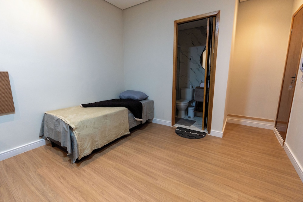 Basic Triple Room, Private Bathroom photo 3