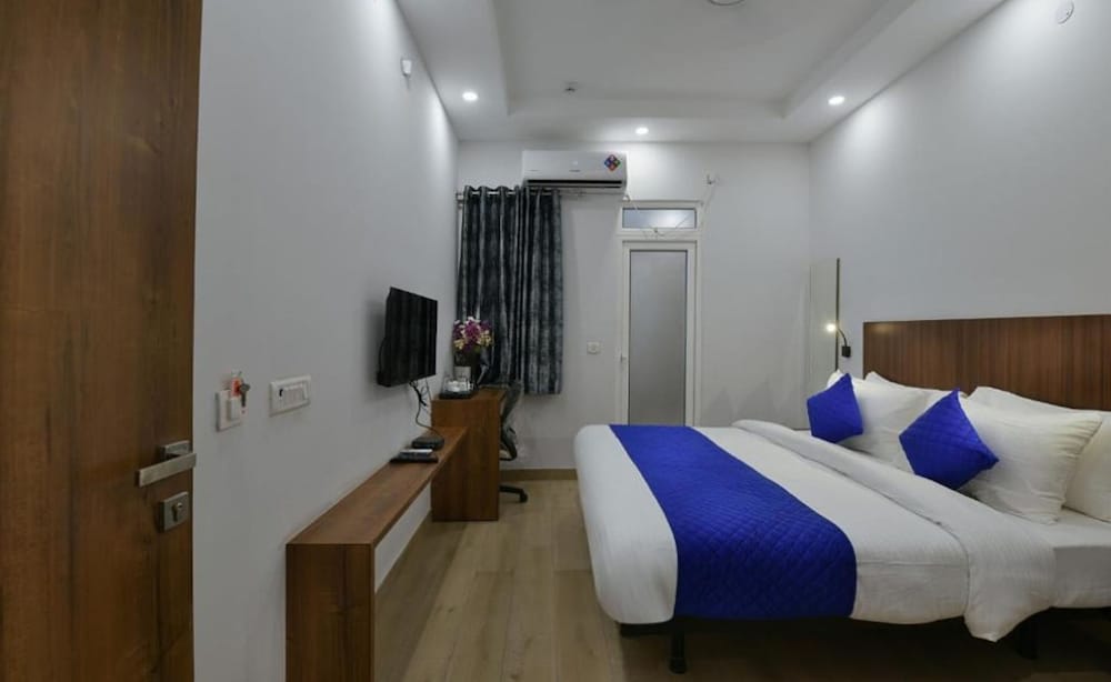 Deluxe Room - Photo 1