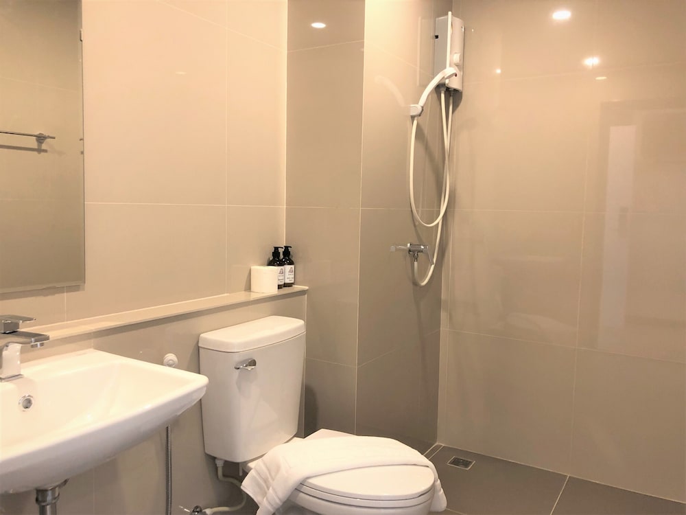 Superior Room, 1 King Bed, Non Smoking, Ensuite - Photo 2