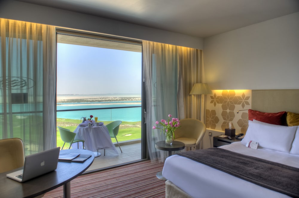 Standard Room, 1 King Bed, Sea View (Business Lounge Access)