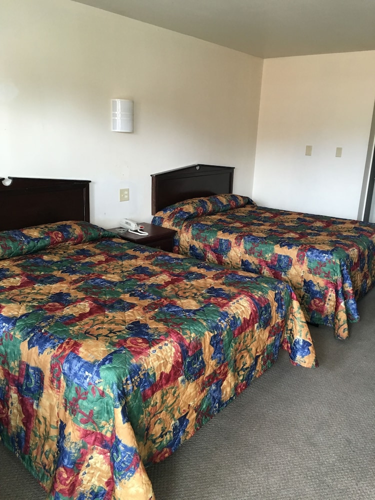 Standard Room, 2 Queen Beds, Smoking photo 2