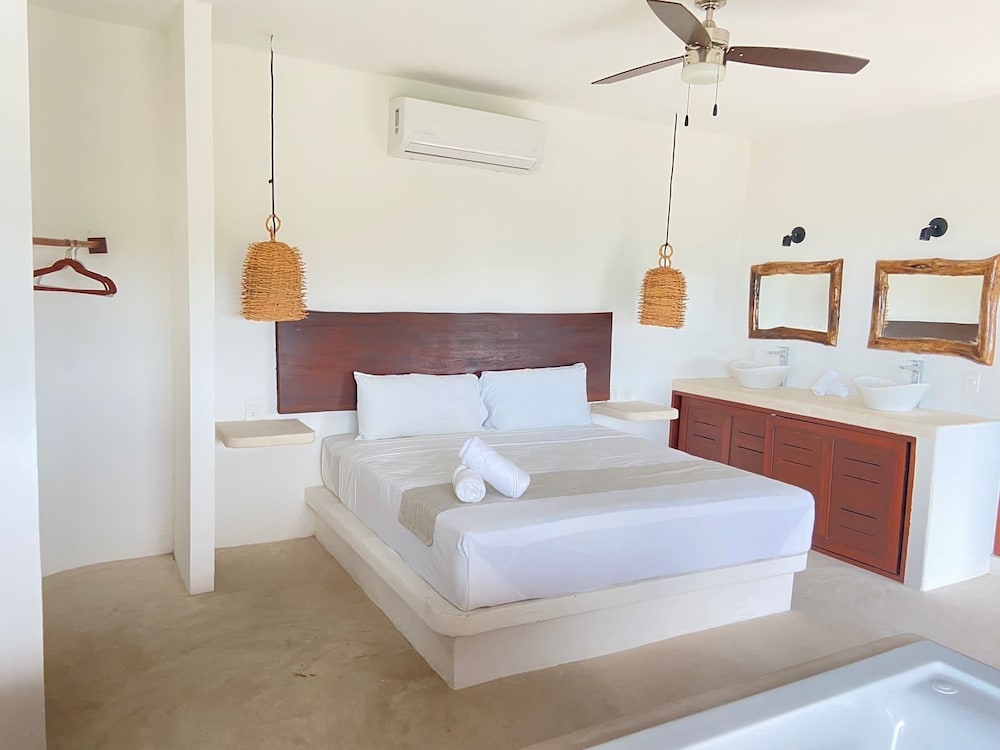 Honeymoon Room photo 2