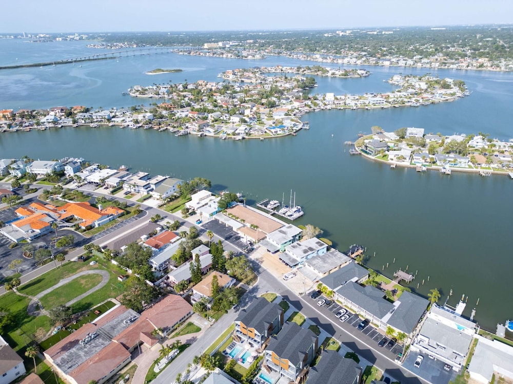 NEW 4 Bed 3 Bath Heated Salt Pool Walk2beach, Foto 65
