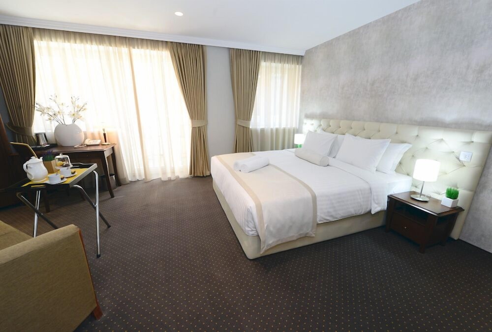 Senior Suite, Terrace, City View