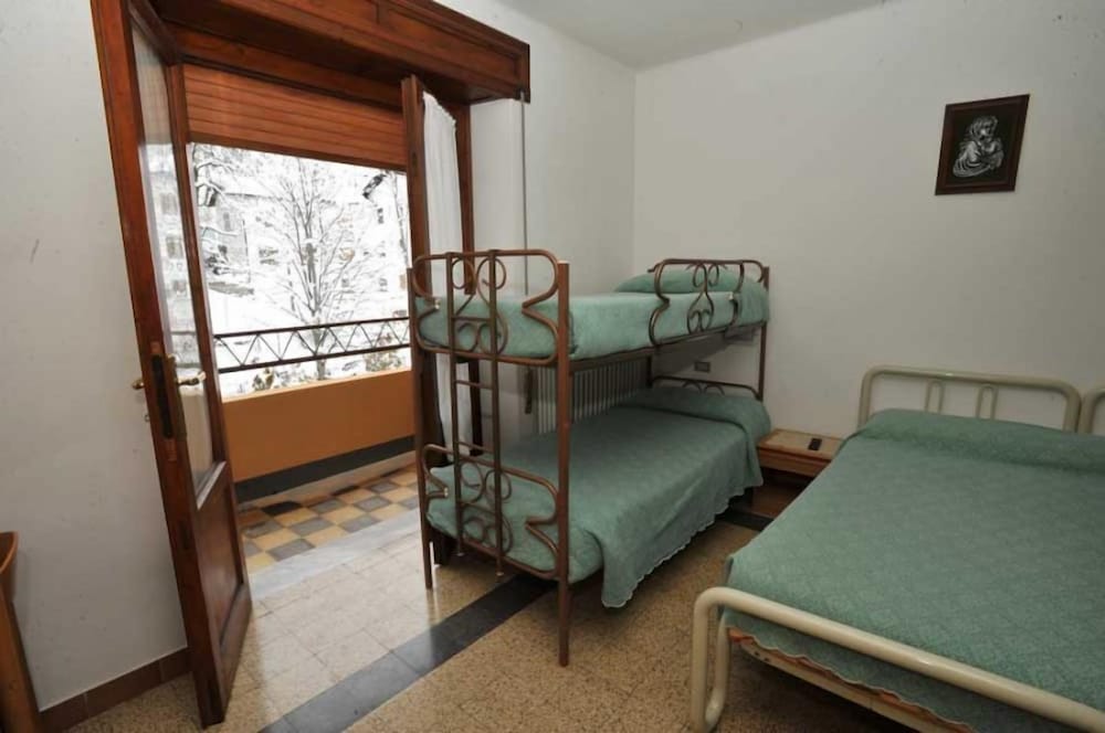 Quadruple Room, Multiple Beds, Non Smoking photo 2