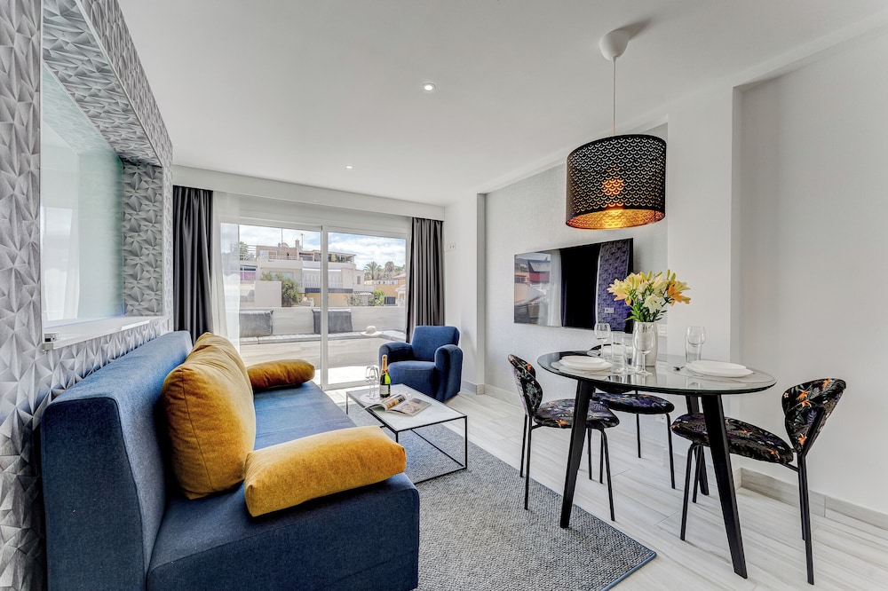 Comfort Apartment, 1 Queen Bed with Sofa bed, Terrace, Mountain View