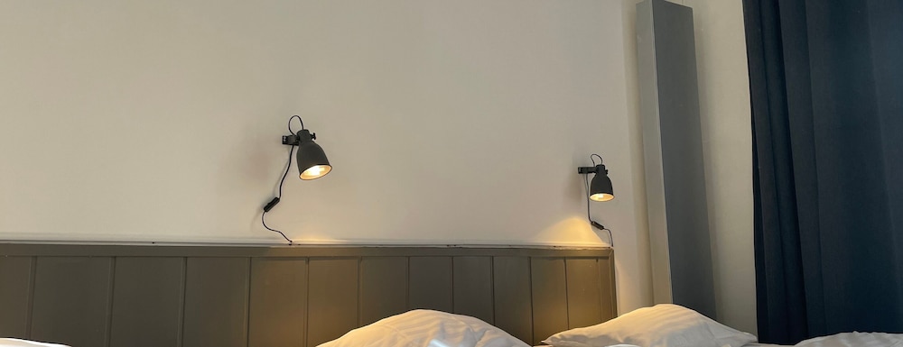Economy Triple Room, 3 Twin Beds, Private Bathroom, City View photo 1