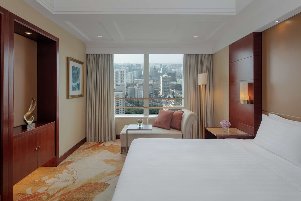 Deluxe Suite (Business Class)