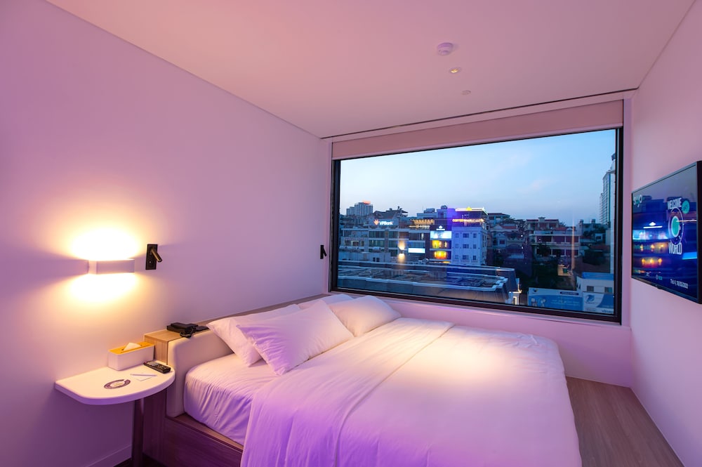 Jo King Bed Room - Photo 3