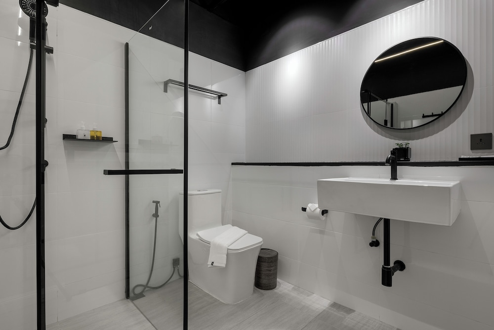 Superior Twin Room, City View - Photo 2