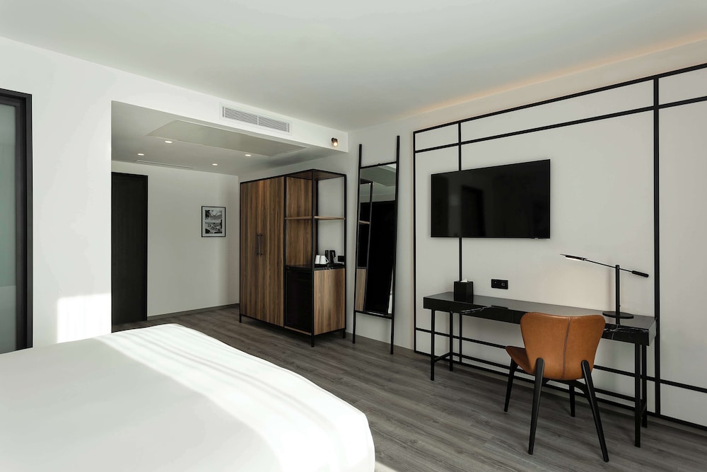 Standard Room, Non Smoking - Photo 4