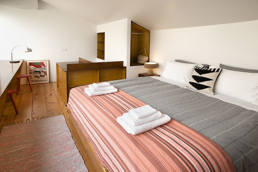 Romantic Apartment, 1 King Bed with Sofa bed, Non Smoking photo 2