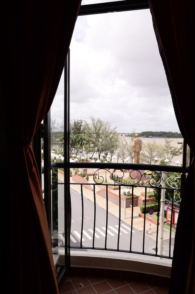 Corner Suite, Balcony, River View photo 2