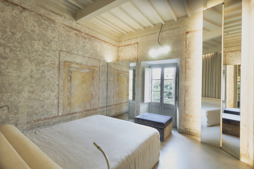 Deluxe Room, 1 King Bed, Garden View photo 2