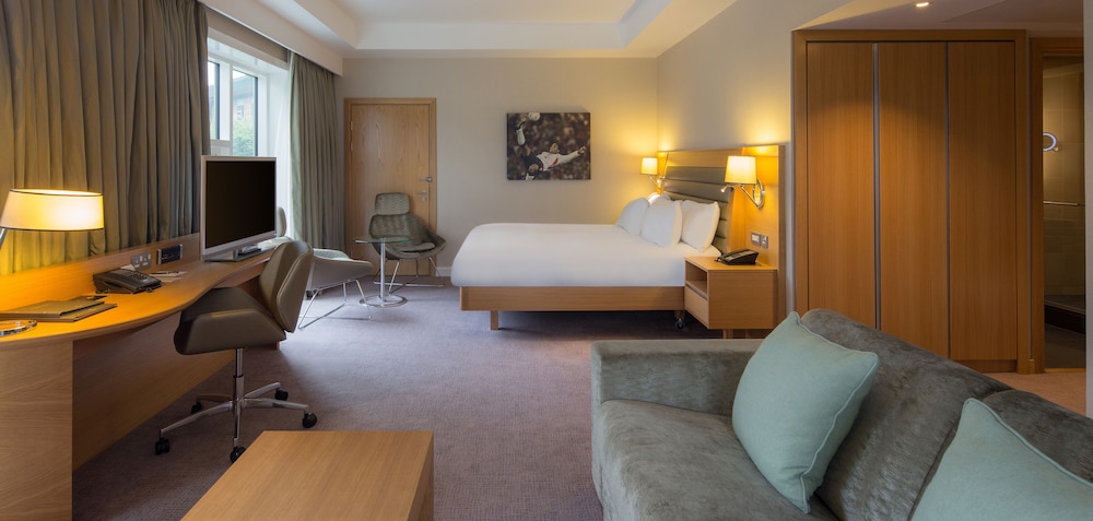 King Junior Suite with Balcony - Photo 2