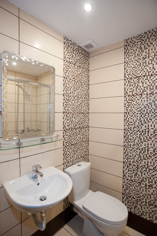 Double or Twin Room (Street View) - Photo 8