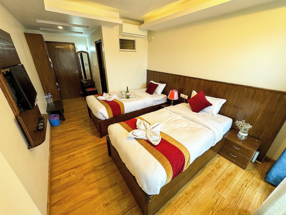 Deluxe Double or Twin Room - Photo 12