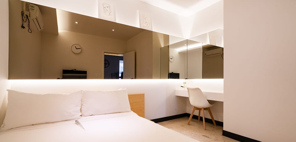 Room, 2 Bedrooms (Zebra) - Photo 2