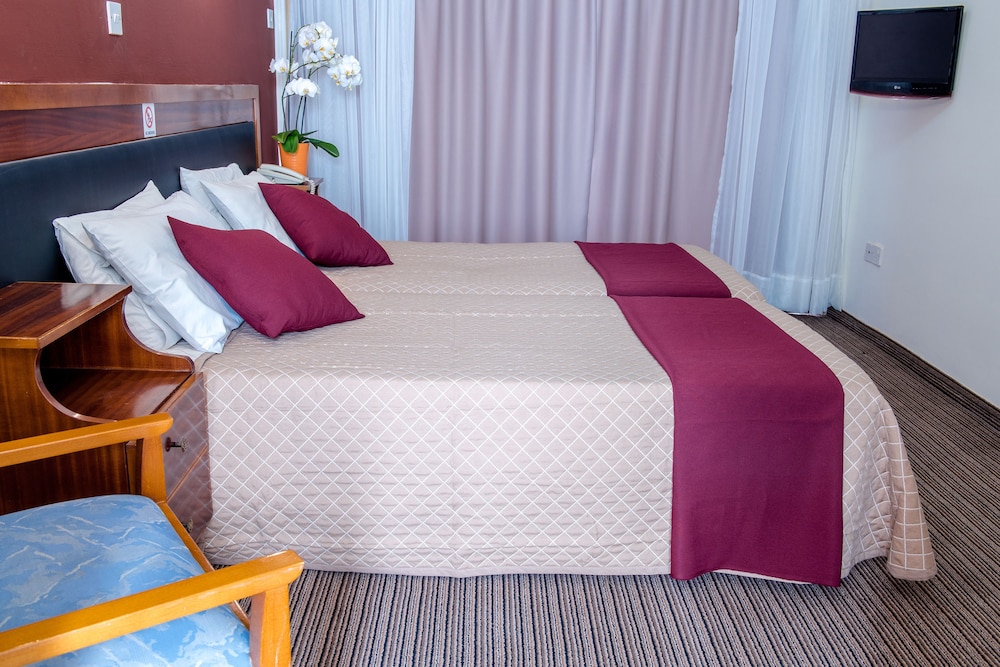 Standard Twin Room photo 2