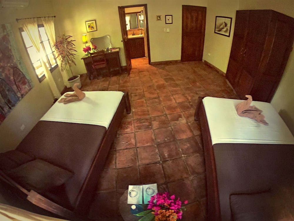 Quadruple Room, 2 Double Beds, Private Bathroom photo 3
