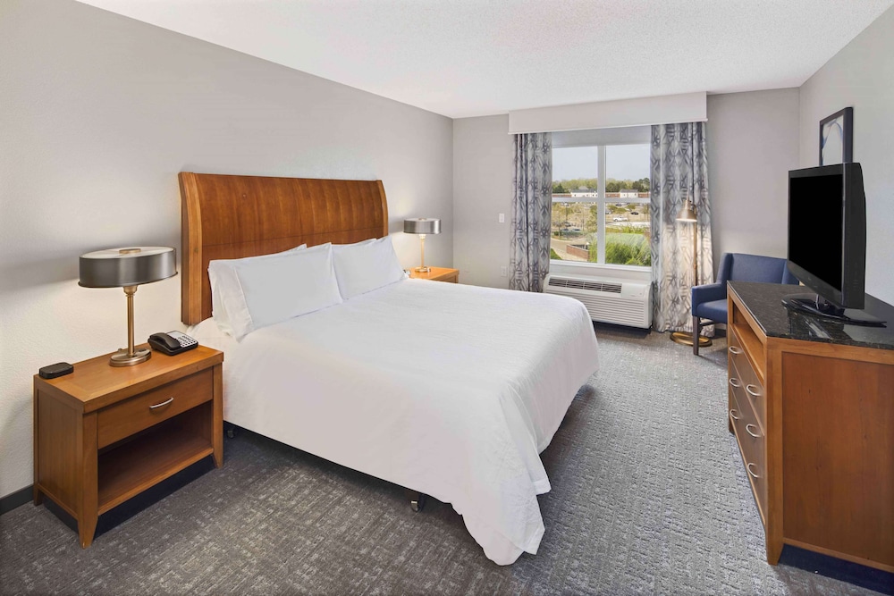 1 King Bed with 1 Bedroom Suite with Sofa Bed - Photo 2