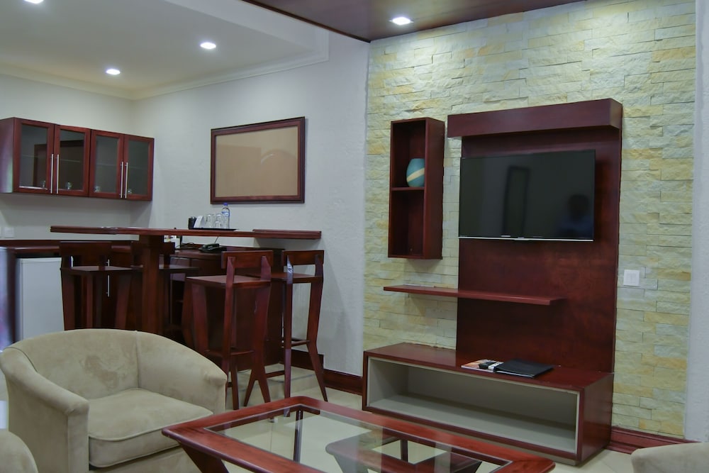 Executive Suite - Photo 8