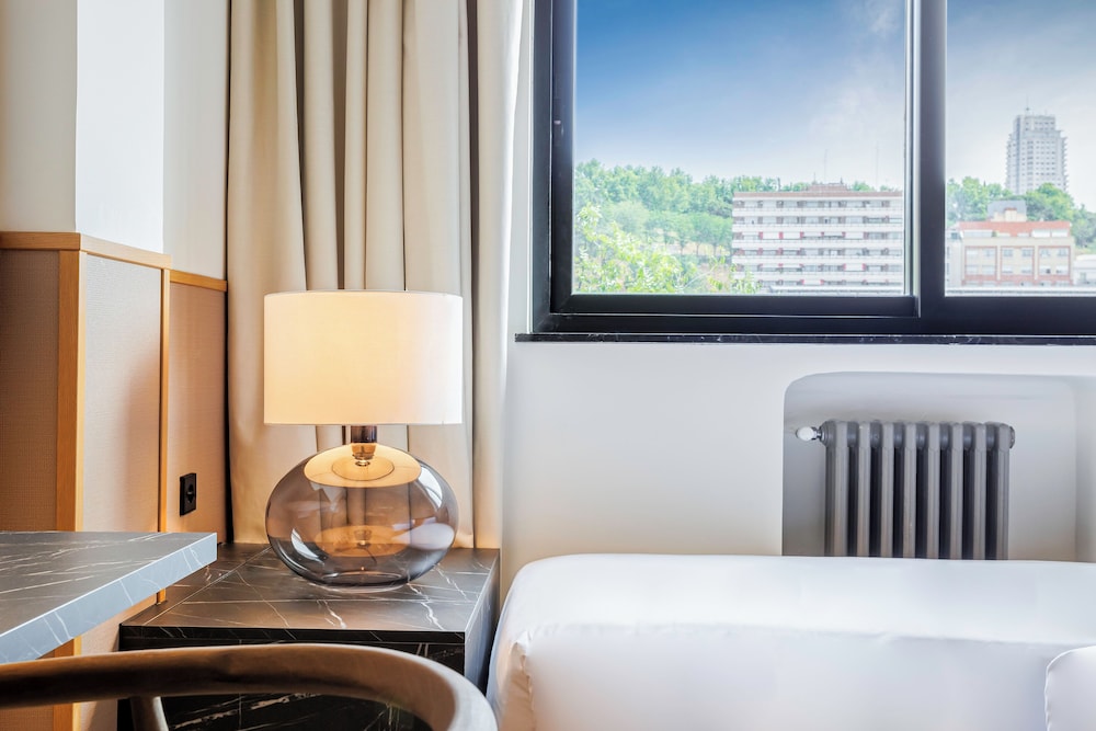 Deluxe Room, 1 King Bed