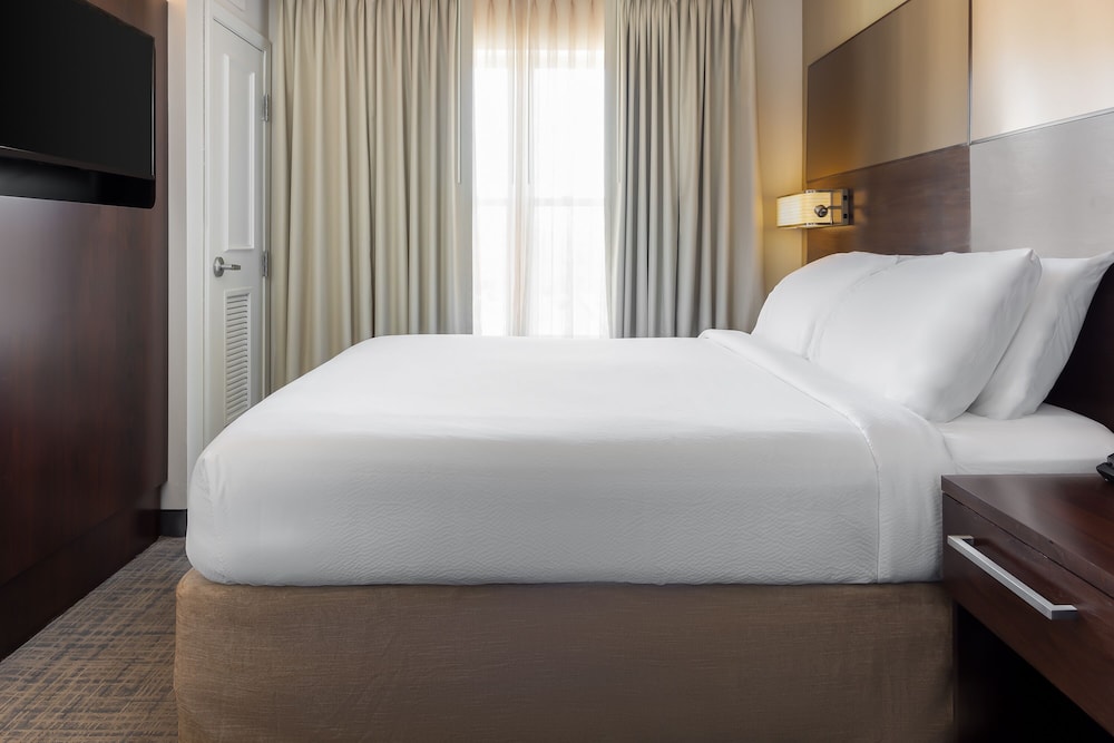 Suite, 1 Double Bed (Mobility/Hearing Accessible, Tub)