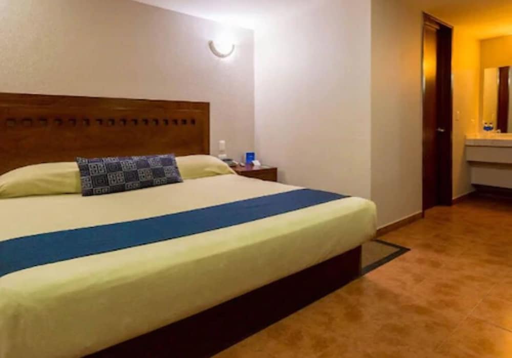 Superior Room, 1 King Bed photo 2