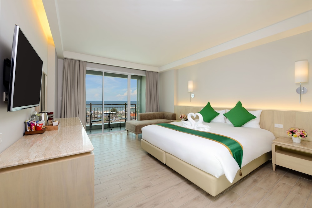 Premier Deluxe King Room with Sea View photo 1