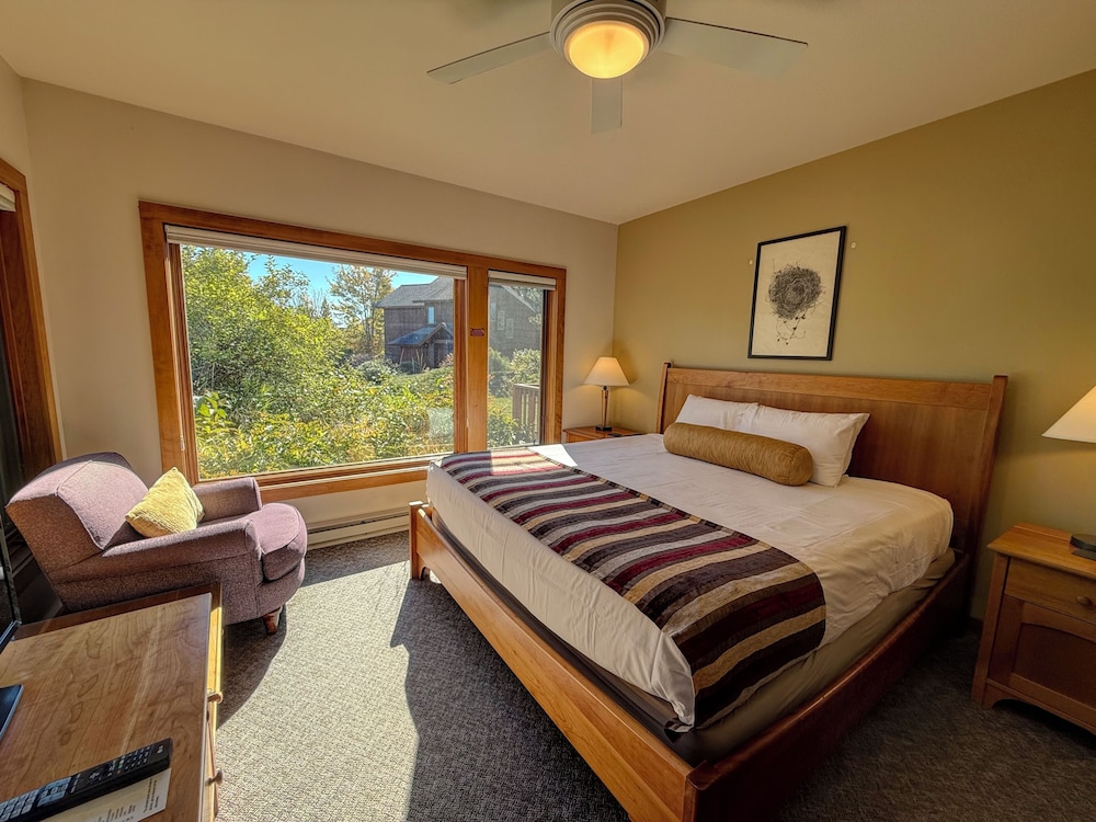 Quadruple Room (Hillside 1 Bedroom Condo) photo 1