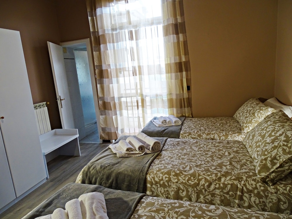Classic Triple Room - Photo 10