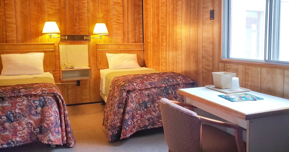 Standard Suite, Multiple Beds, Non Smoking, Private Bathroom photo 1