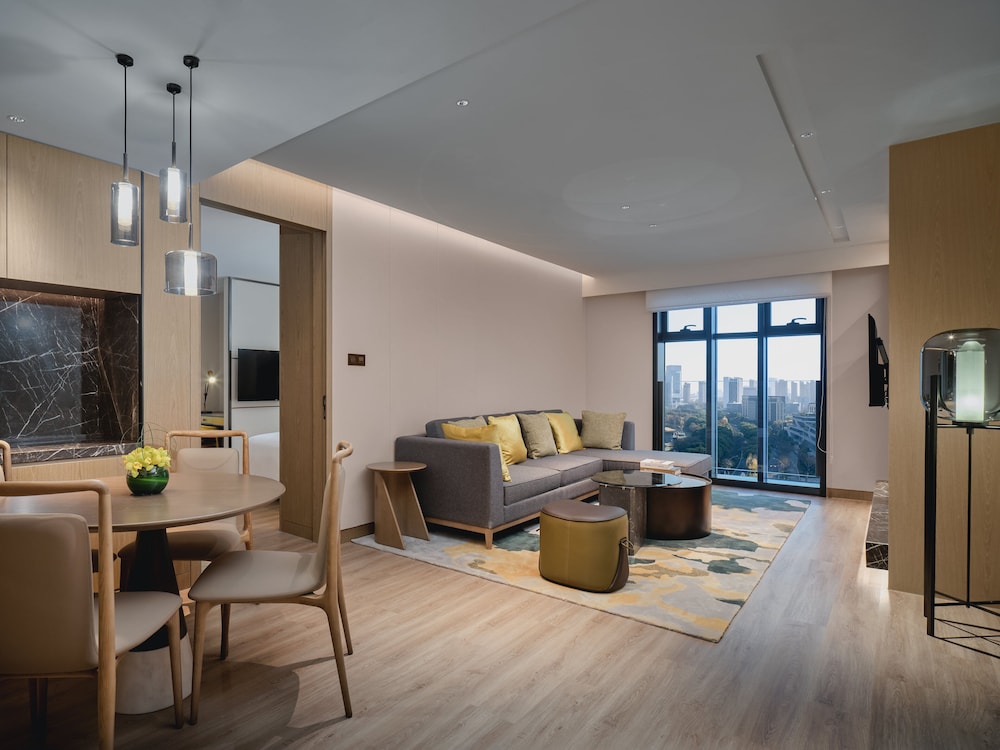 Suite, 1 Bedroom, Garden View - Photo 3