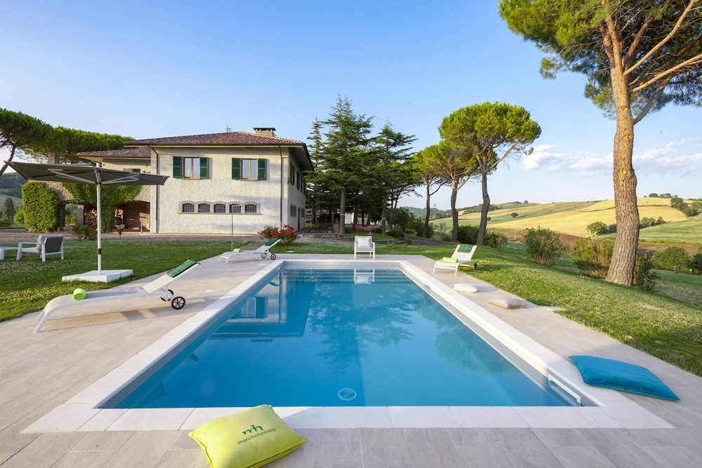 Villa, Smoking