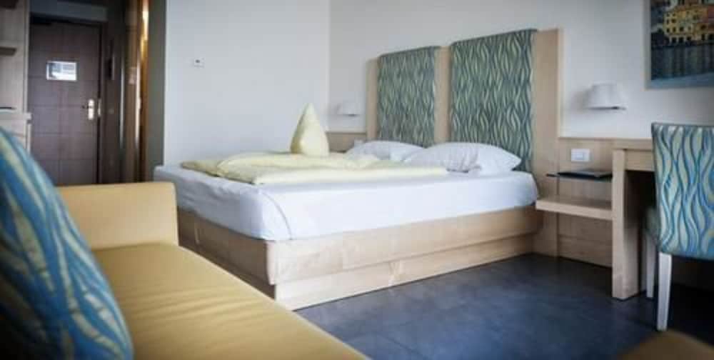 Suite, Terrace, Lake View photo 3