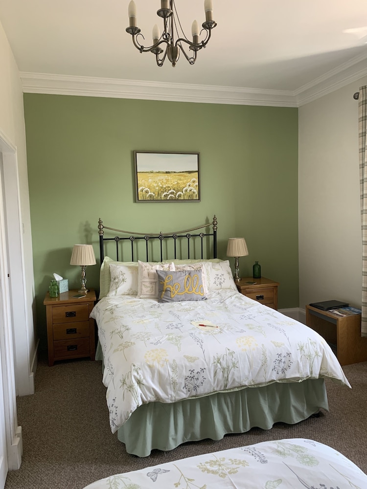 Green Family Room photo 3