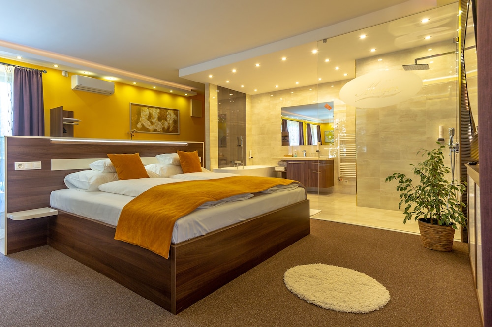 Luxury Suite photo 1