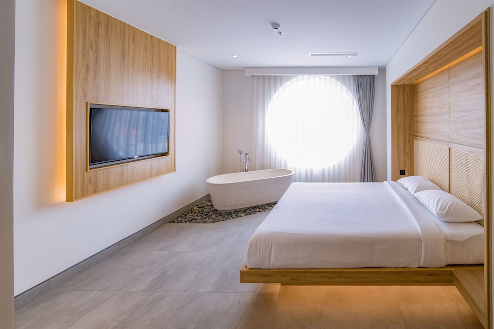 Signature Studio Suite, Non Smoking, City View